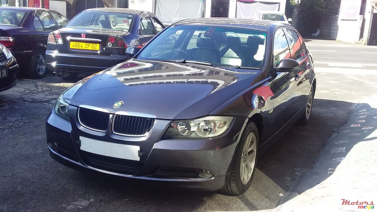 2006' BMW 3 Series 320i photo #2