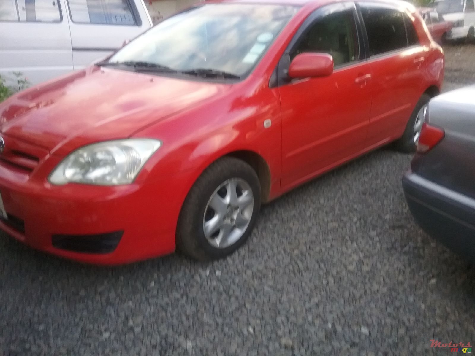 2004' Toyota photo #2