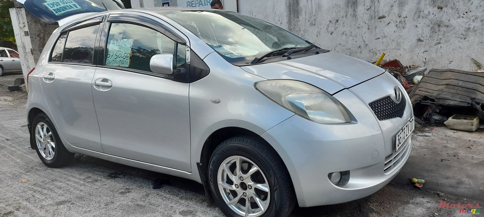 2007' Toyota Vitz Automatic photo #3