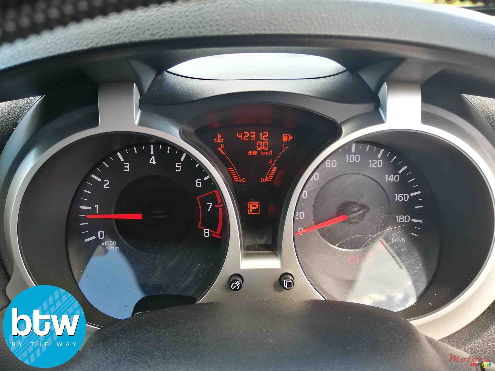 2011' Nissan Juke photo #6