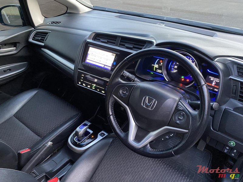 2016' Honda Fit Hybrid photo #5