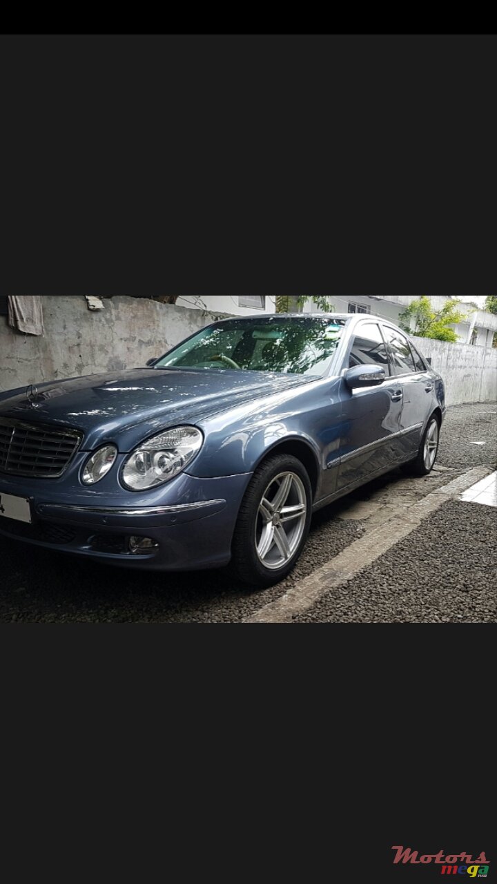 2002' Mercedes-Benz E-Class photo #3