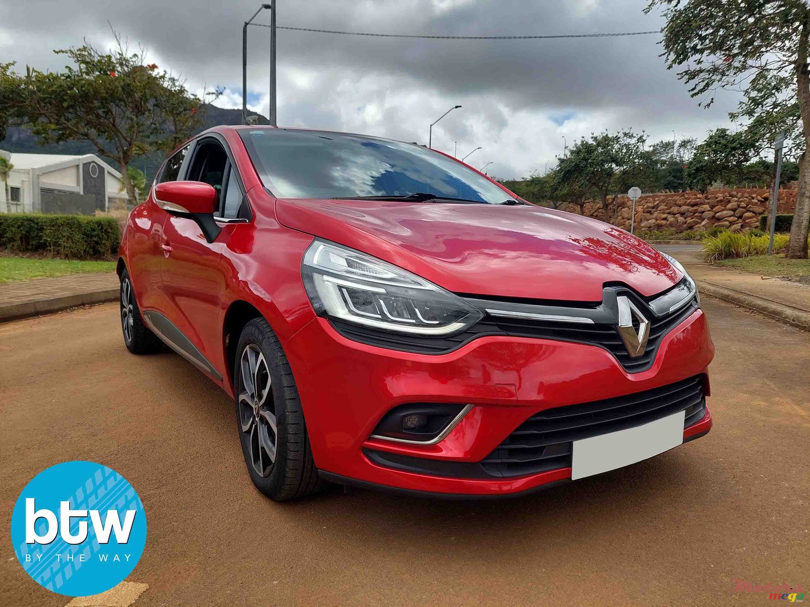 2020' Renault Clio photo #1