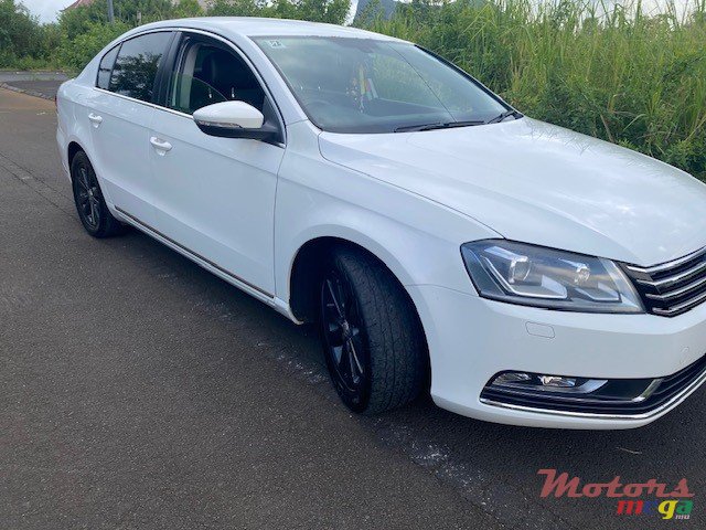 2012' Volkswagen Passat photo #3