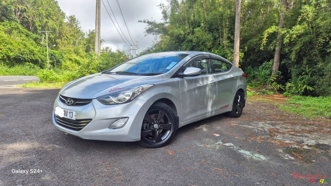 2013' Hyundai Elantra GLS photo #2