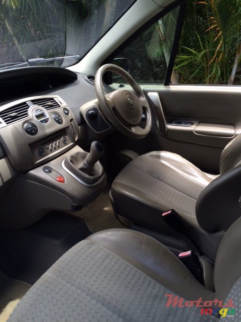 2004' Renault Scenic Scenic II 16v photo #2