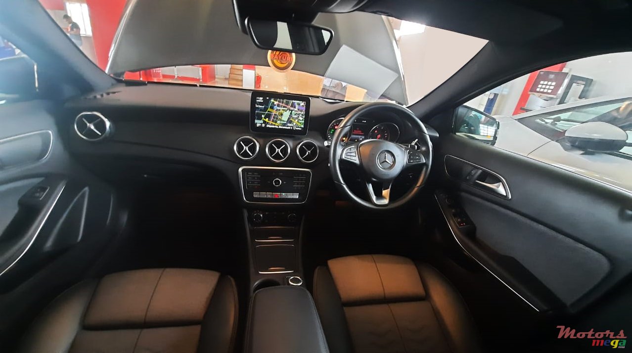 2017' Mercedes-Benz GLB 180 photo #4