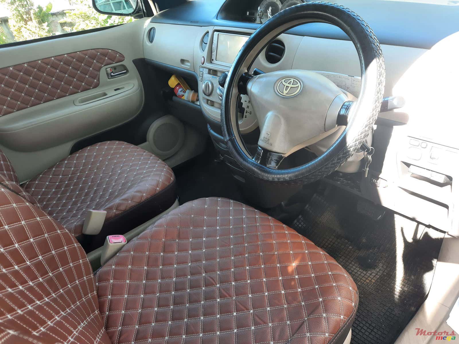 2013' Toyota photo #3