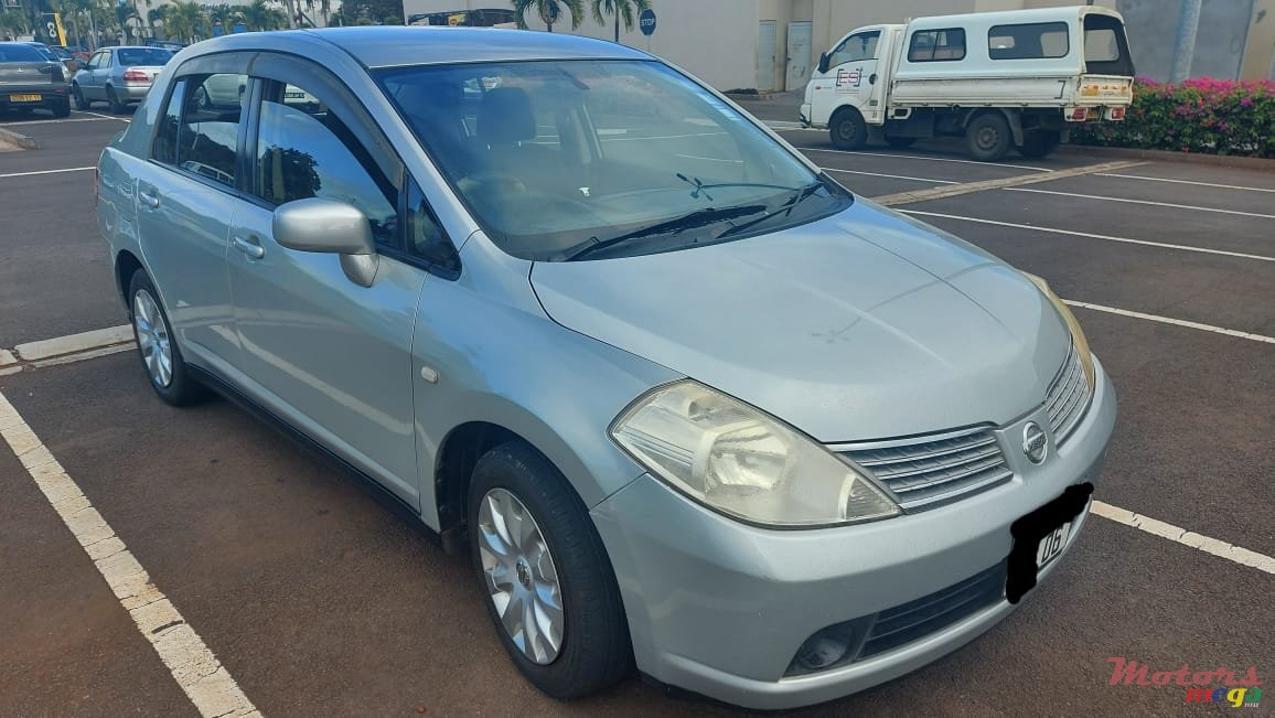 2006' Nissan Tiida photo #1