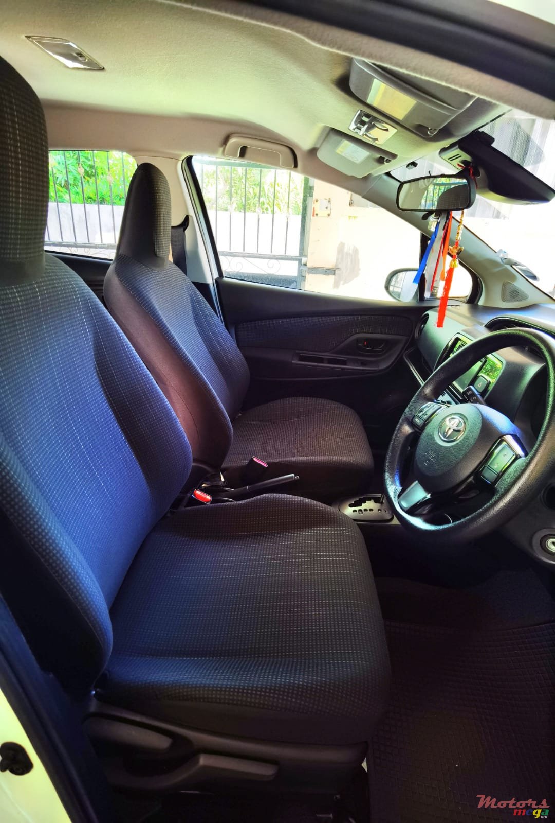 2017' Toyota Vitz photo #7