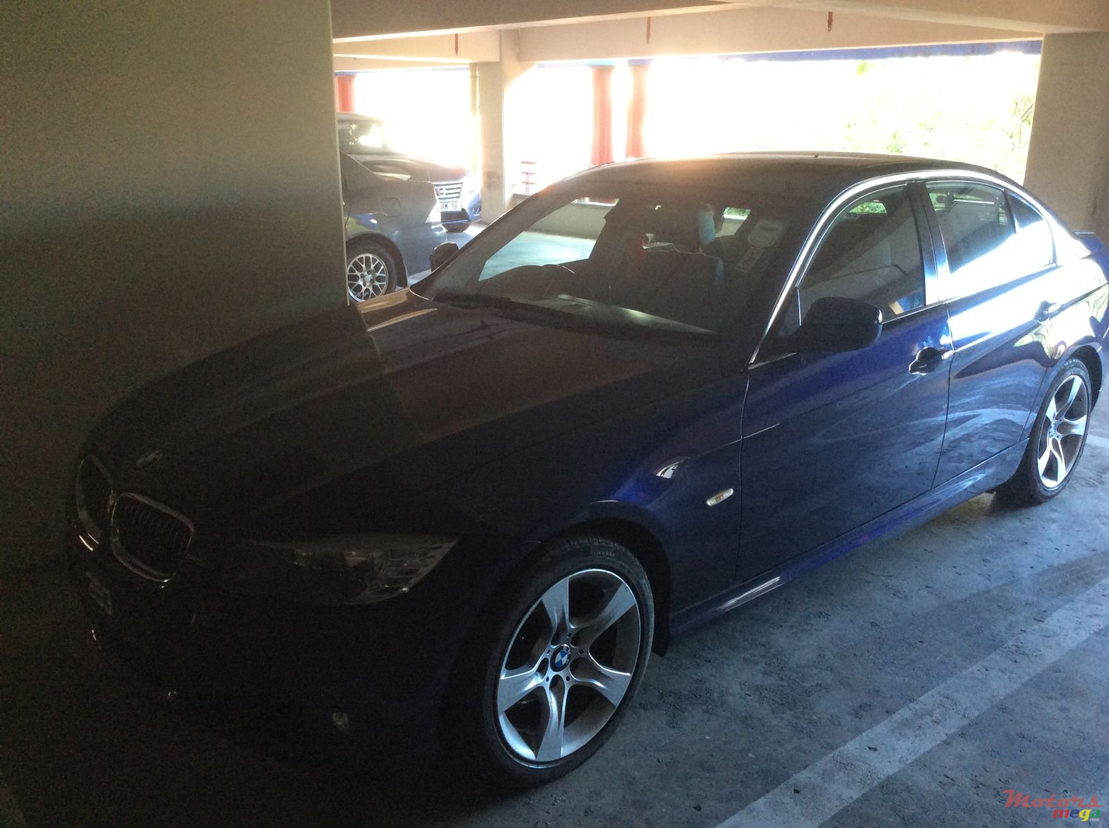 2010' BMW 3 Series photo #3