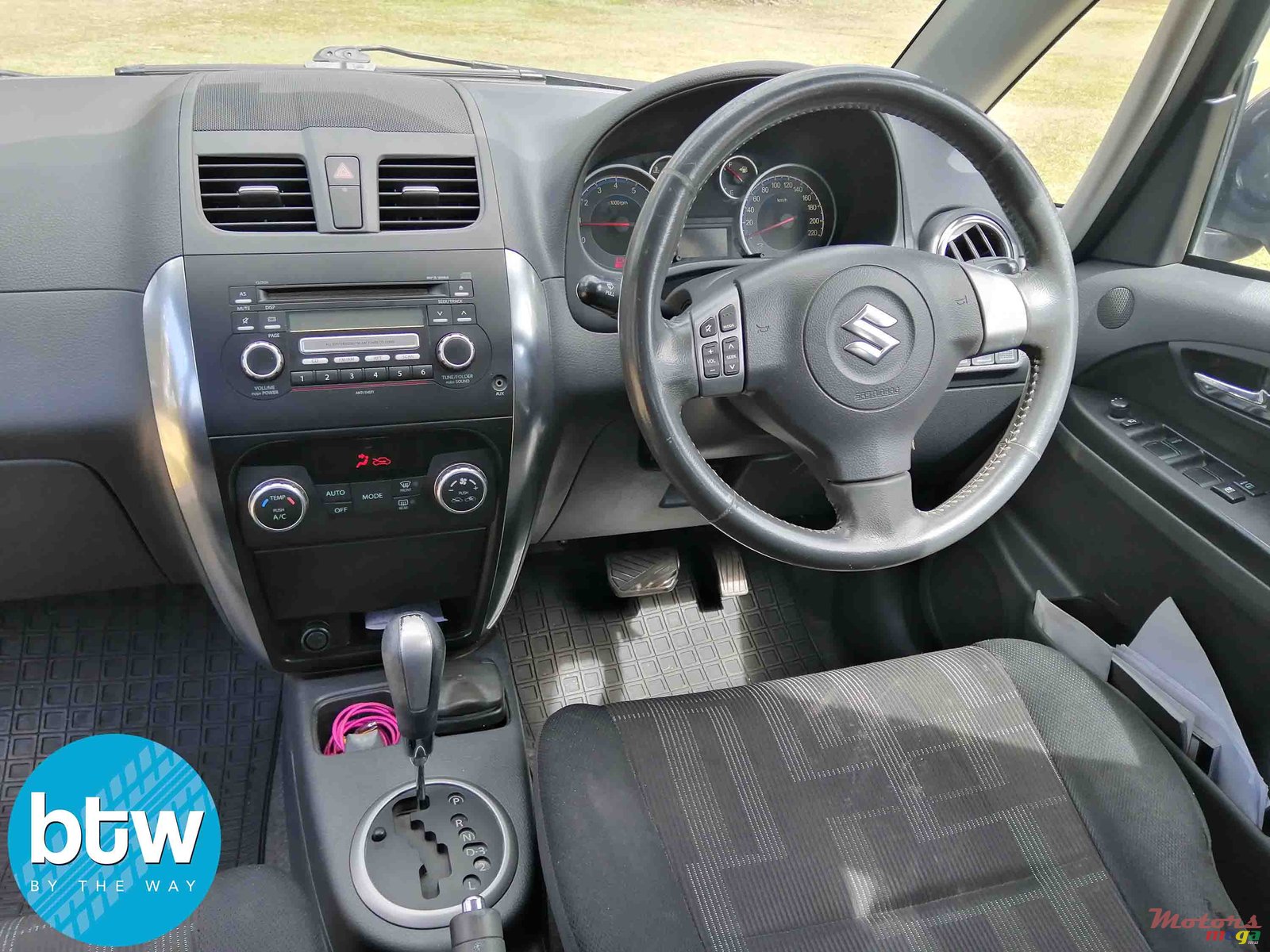 2011' Suzuki SX4 photo #6