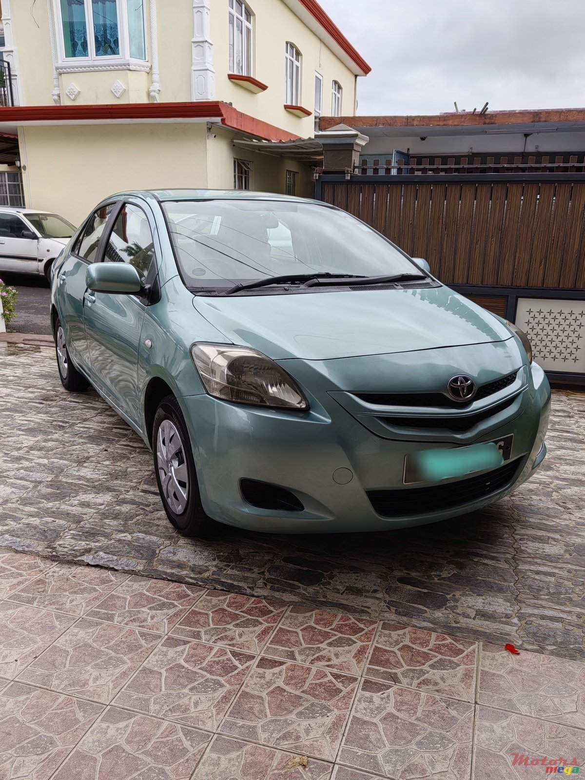 2006' Toyota Belta photo #3