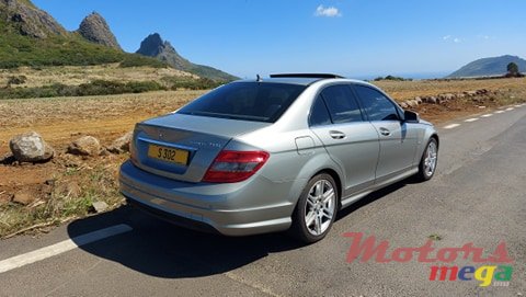 2009' Mercedes-Benz C-Class C200 1800cc photo #1
