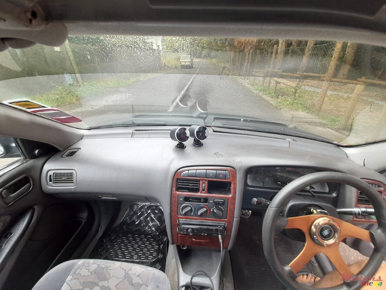 1999' Toyota Avensis photo #3