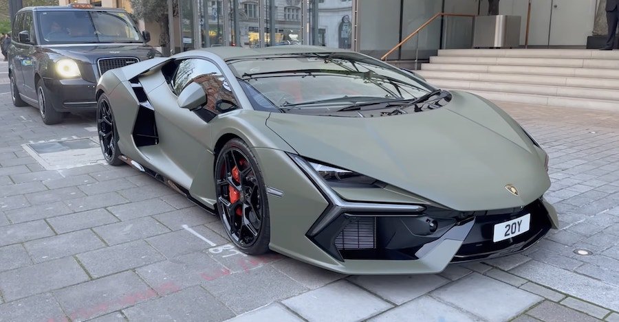 First Lamborghini Revuelto Arrives in London, Looks Like a Million Dollars