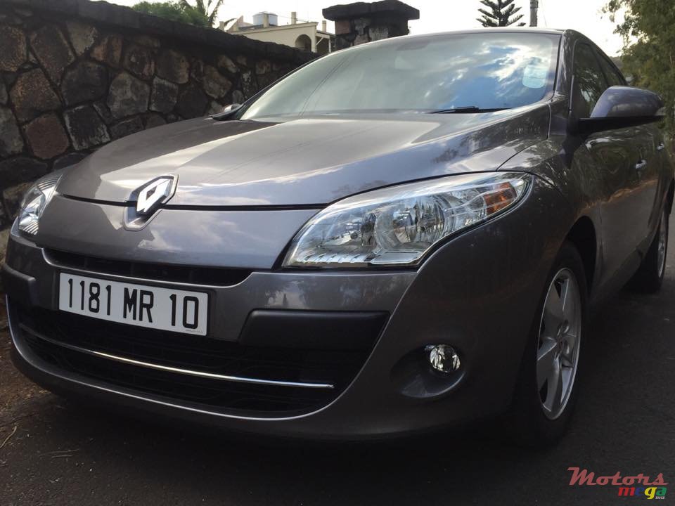 2010' Renault Megane photo #2