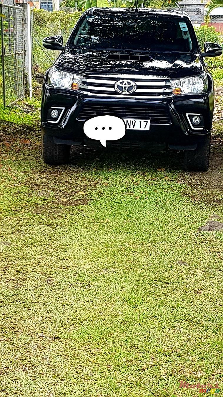 2017' Toyota Hilux photo #3