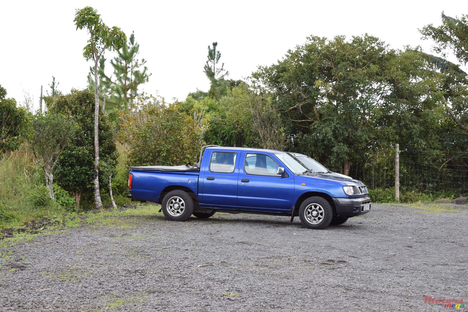 2001' Nissan Hardbody photo #1