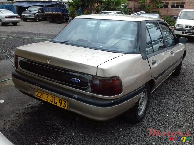 1993' Ford Laser photo #3