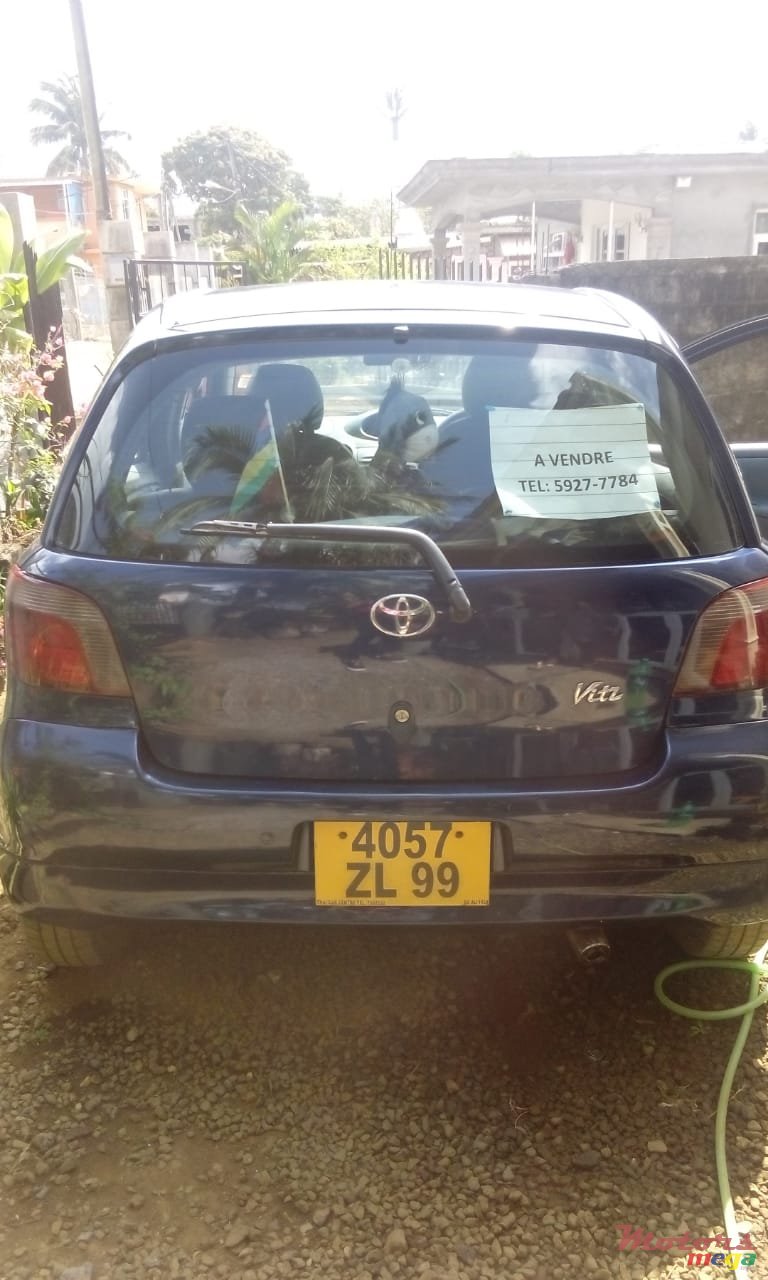 1999' Toyota Vitz photo #1