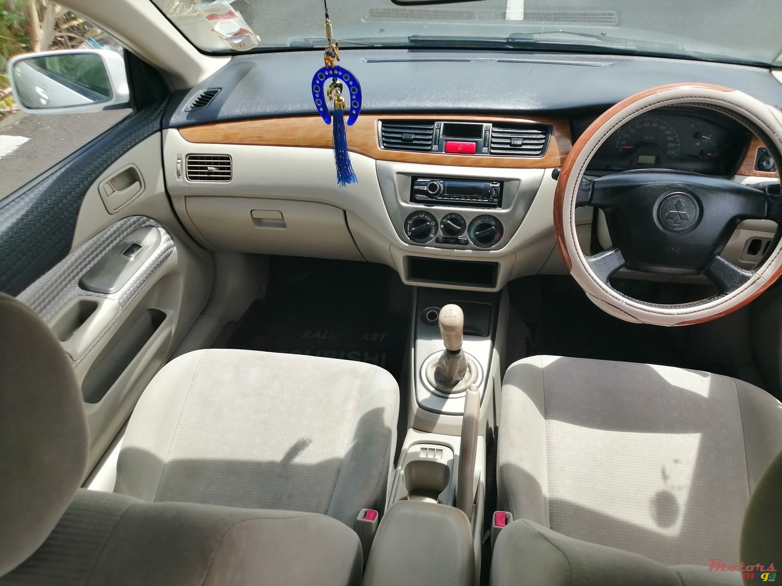 2004' Mitsubishi Lancer photo #7