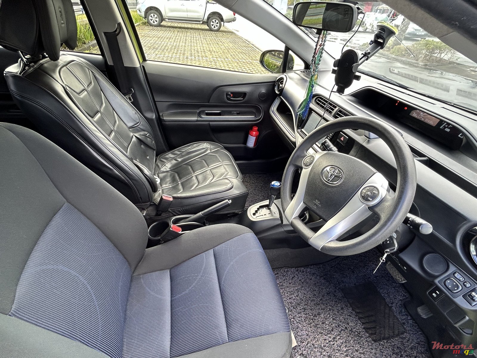 2016' Toyota Aqua photo #5