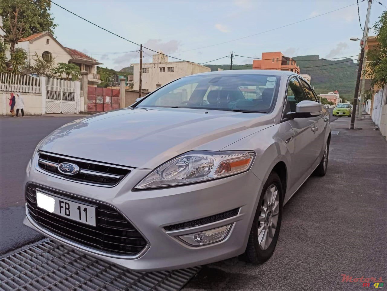 2011' Ford Mondeo photo #2