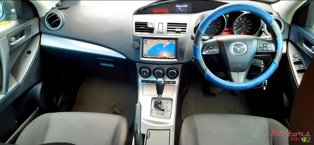 2011' Mazda 3 photo #7