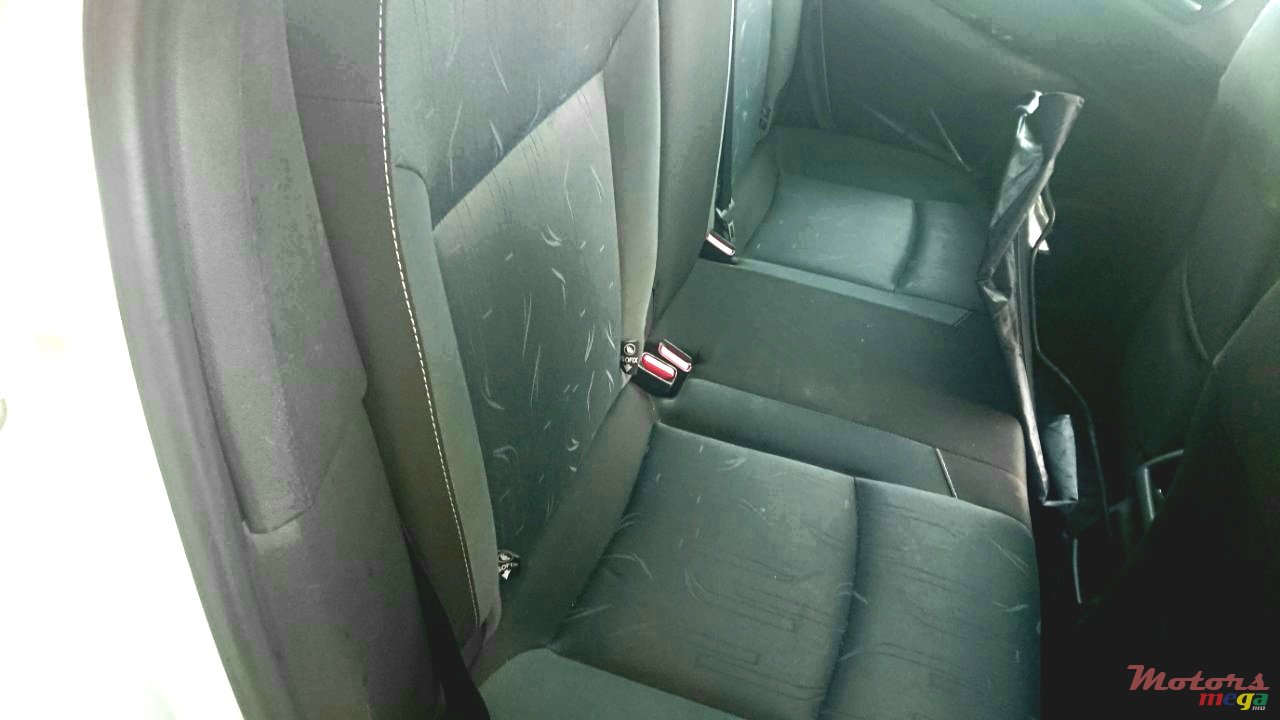 2011' Citroen C4 photo #6