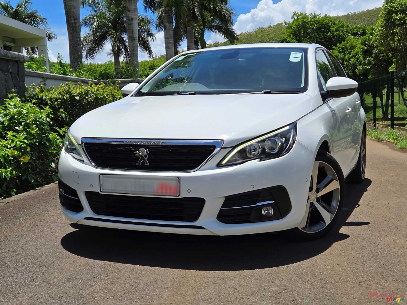 2018' Peugeot 308 1.6 Allure photo #1