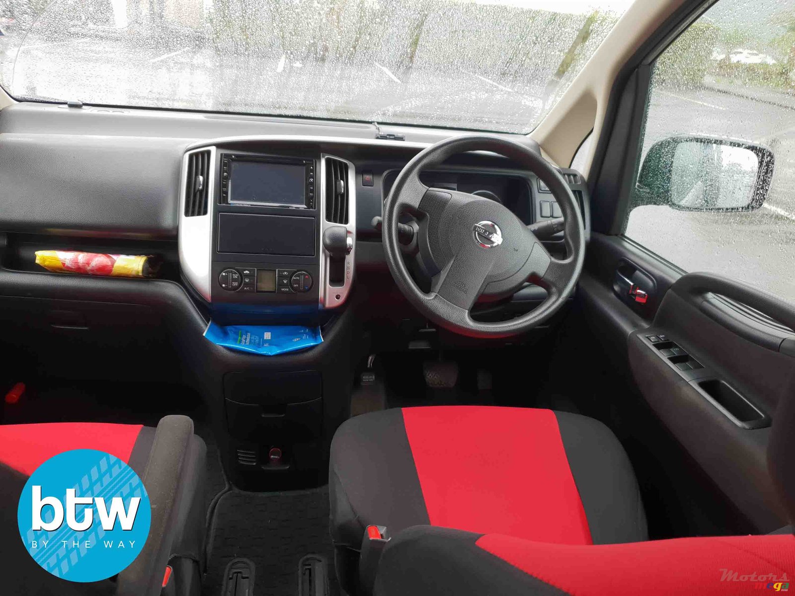 2010' Nissan Serena photo #3