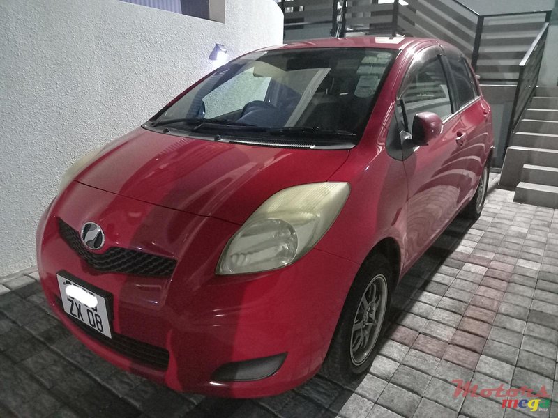 2008' Toyota Vitz photo #2