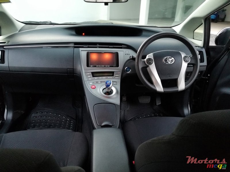 2013' Toyota Prius Hybrid 1.8L JAPAN photo #3