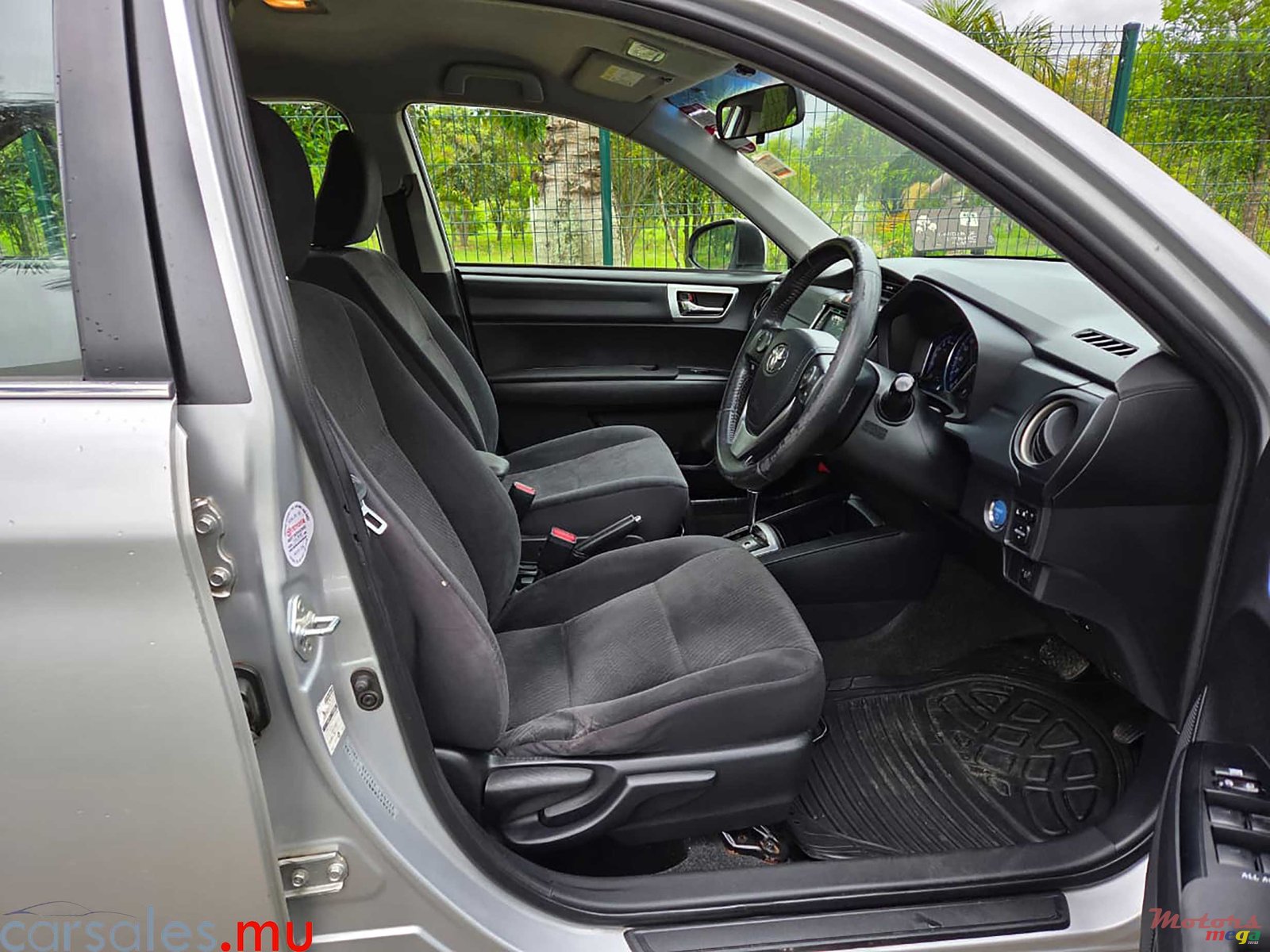 2013' Toyota Axio 1.5 Hybrid photo #6