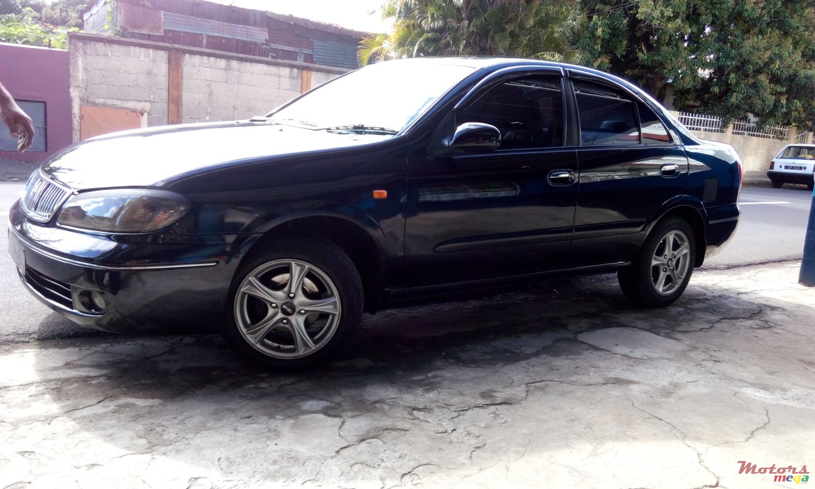 2004' Nissan photo #1