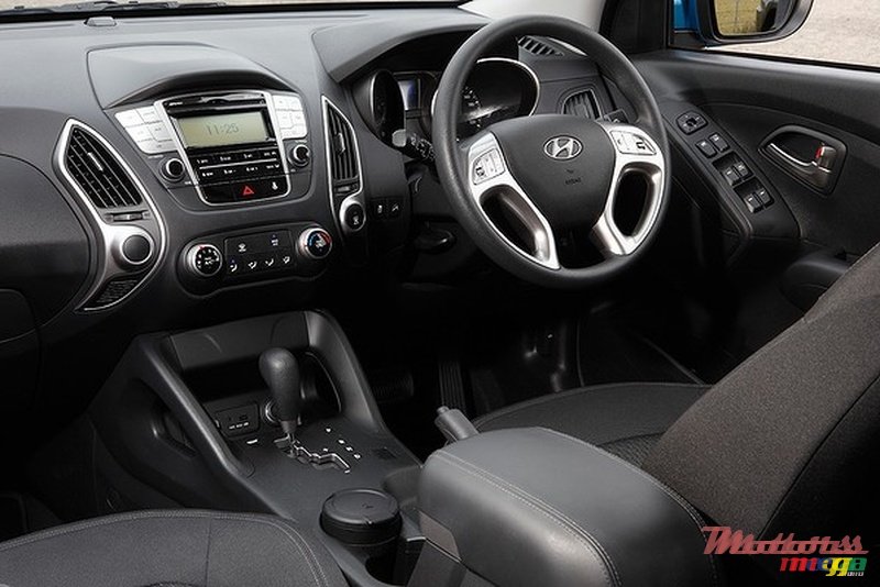 2010' Hyundai ix35 2WD 2000cc Automatic photo #5