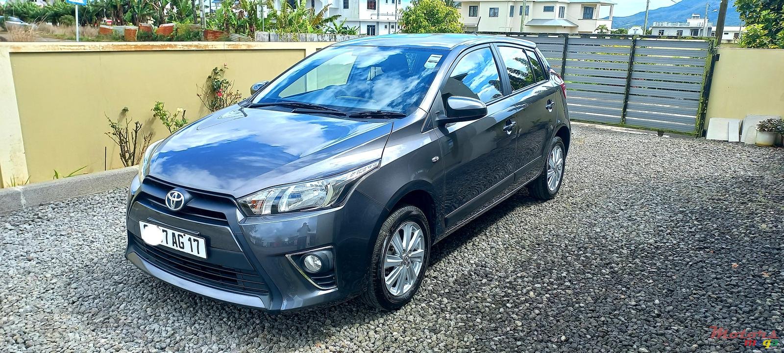 2017' Toyota Yaris photo #1