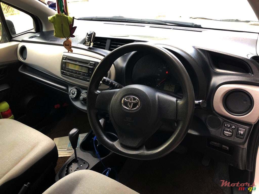 2012' Toyota Vitz photo #2