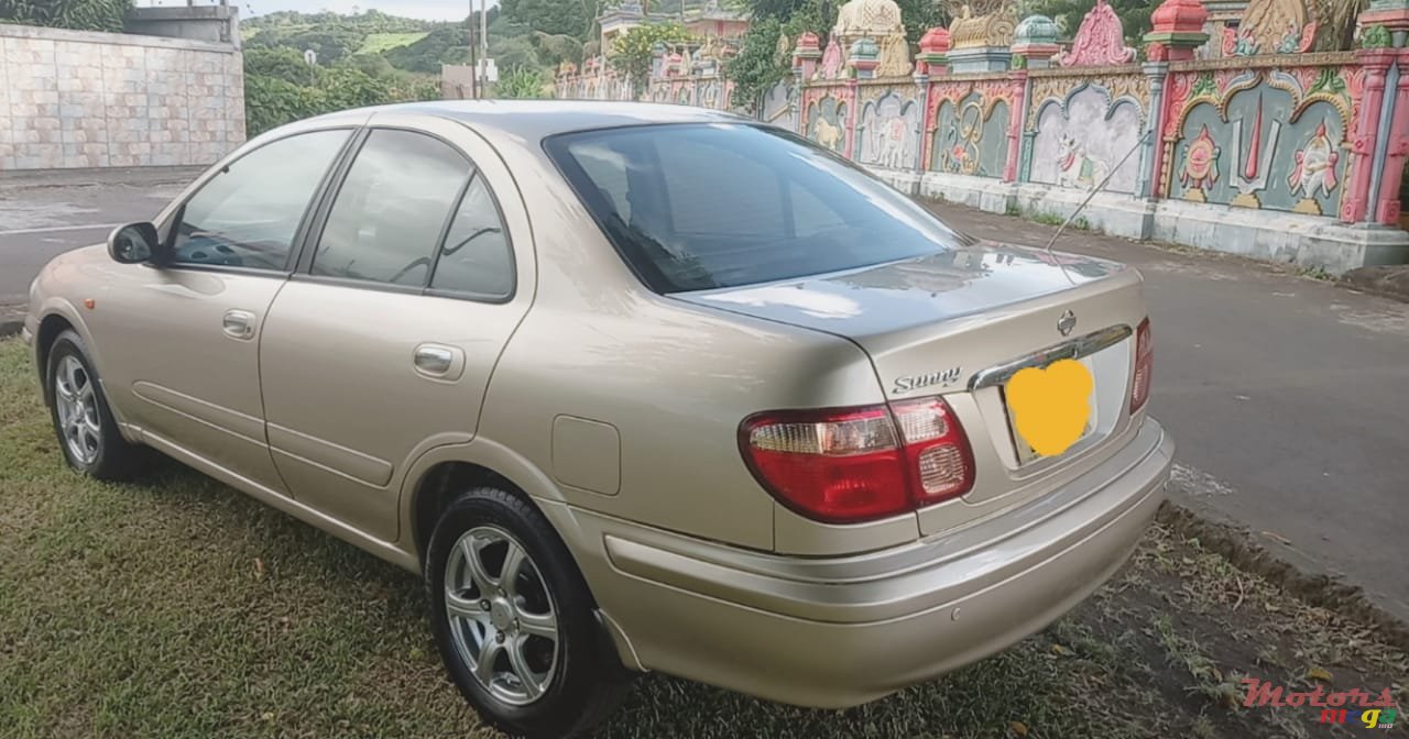 2002' Nissan photo #3