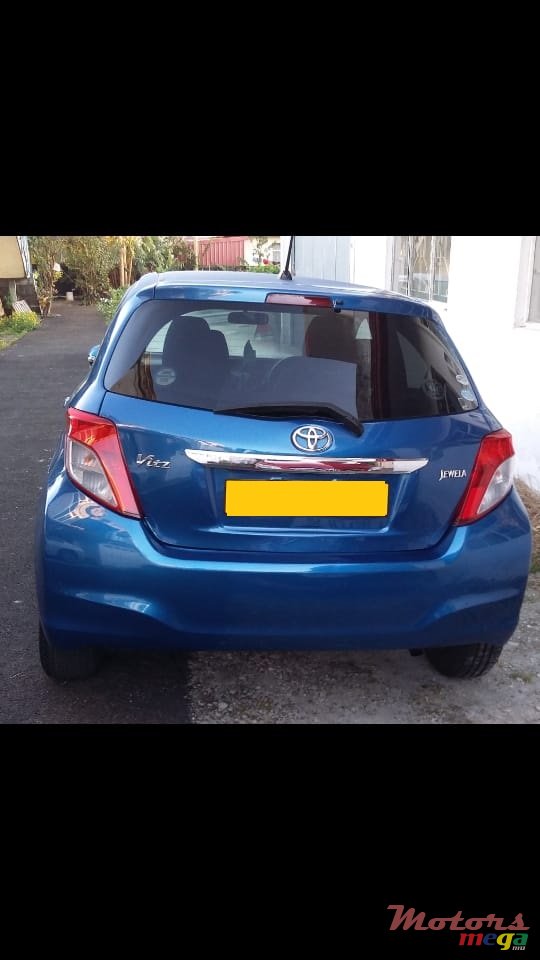 2011' Toyota Vitz 1000 cc photo #1