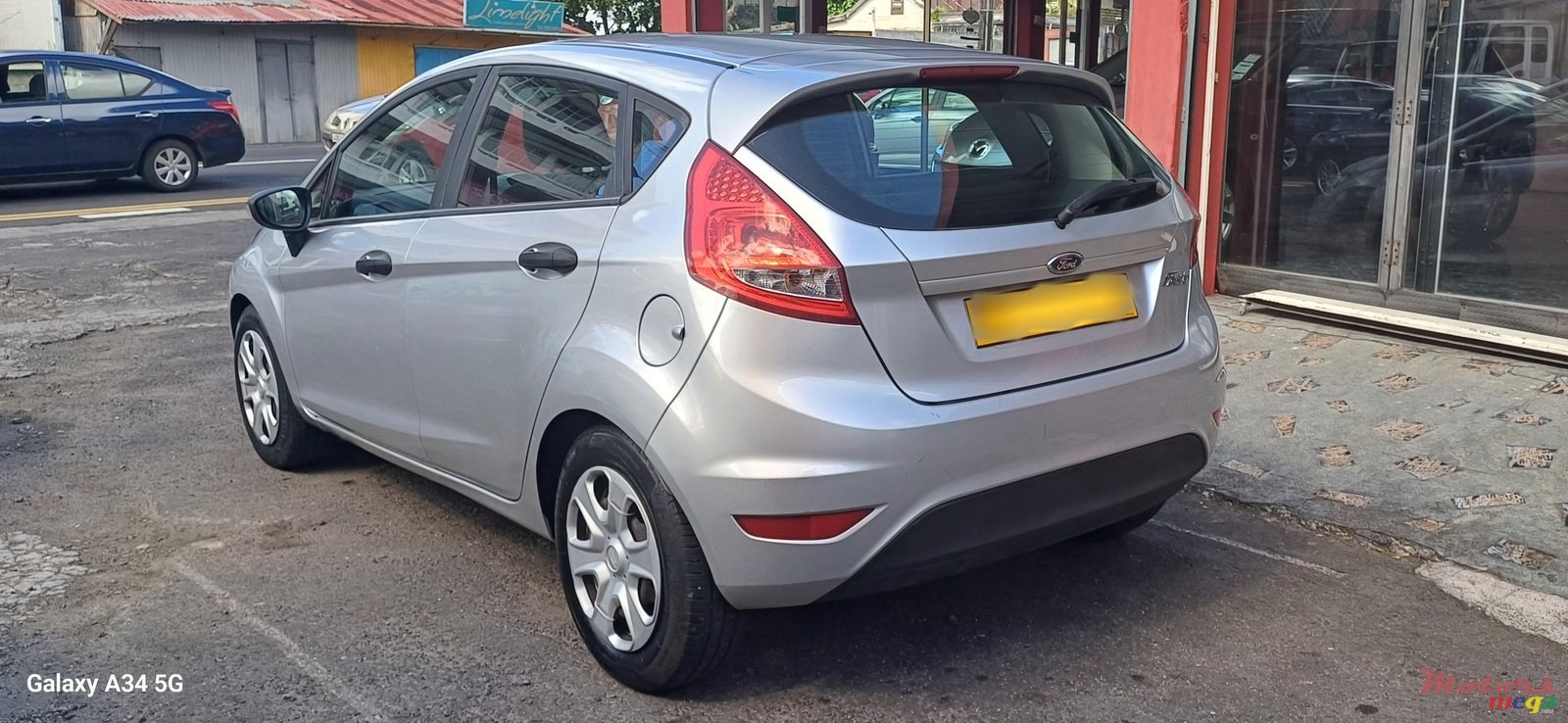 2013' Ford Fiesta photo #3