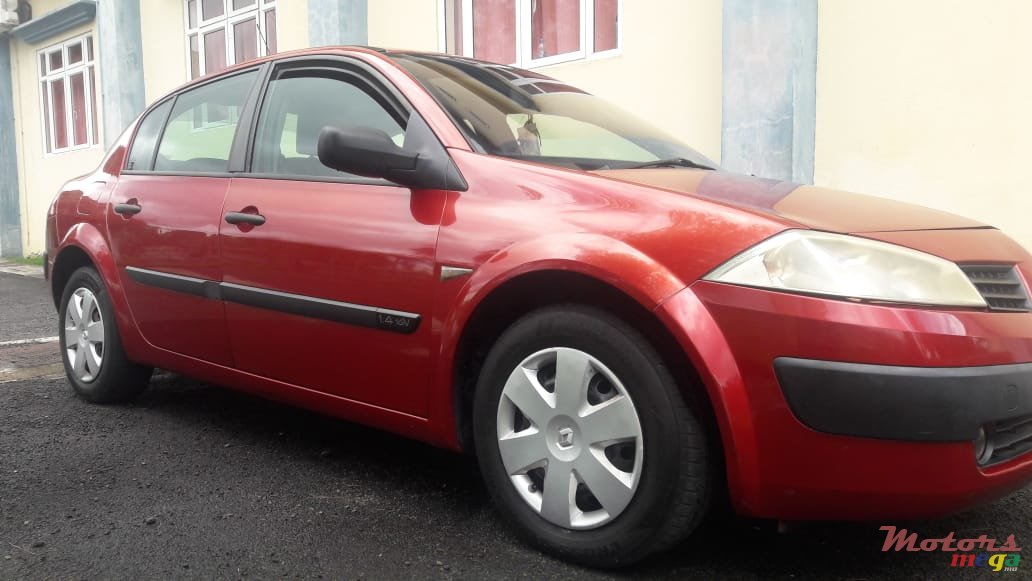 2005' Renault photo #2