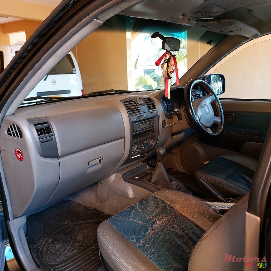 2005' Isuzu none photo #1