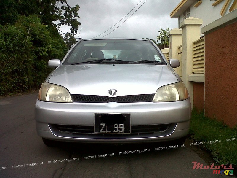 1999' Toyota Platz photo #1