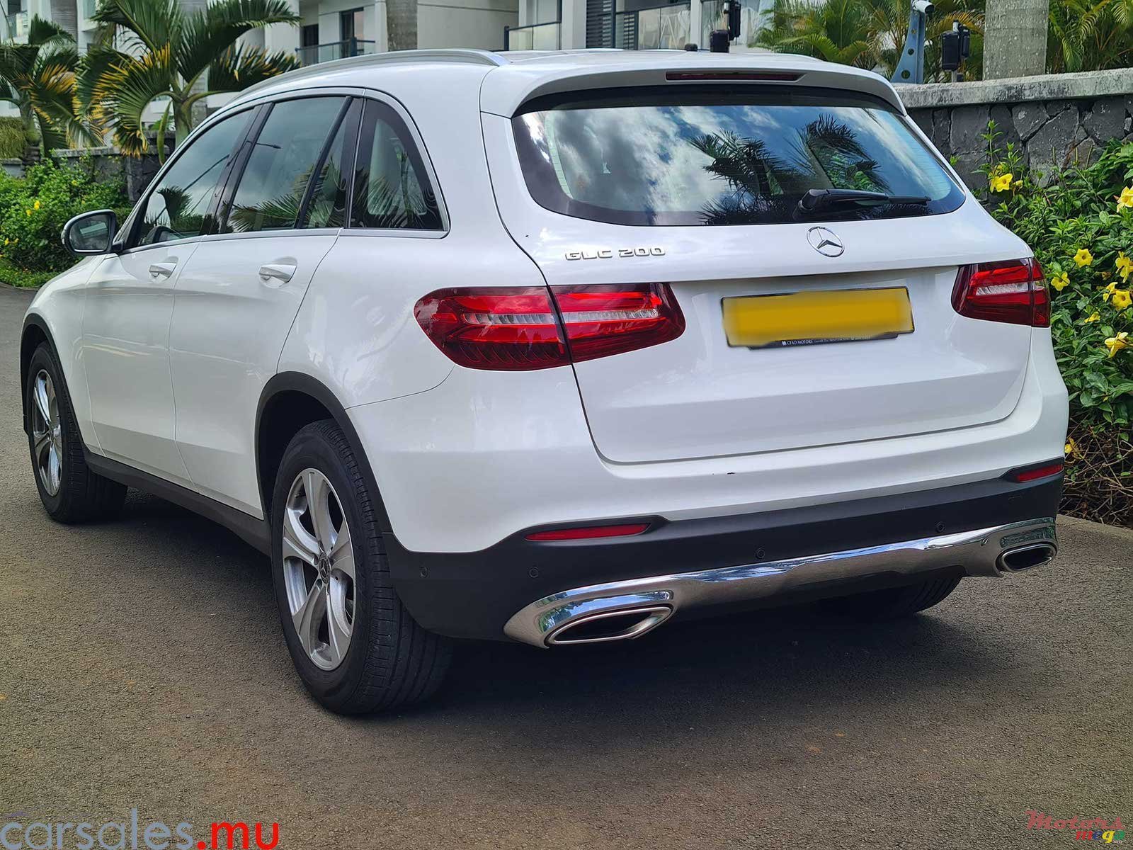 2017' Mercedes-Benz GLC 200 Avantgarde photo #3