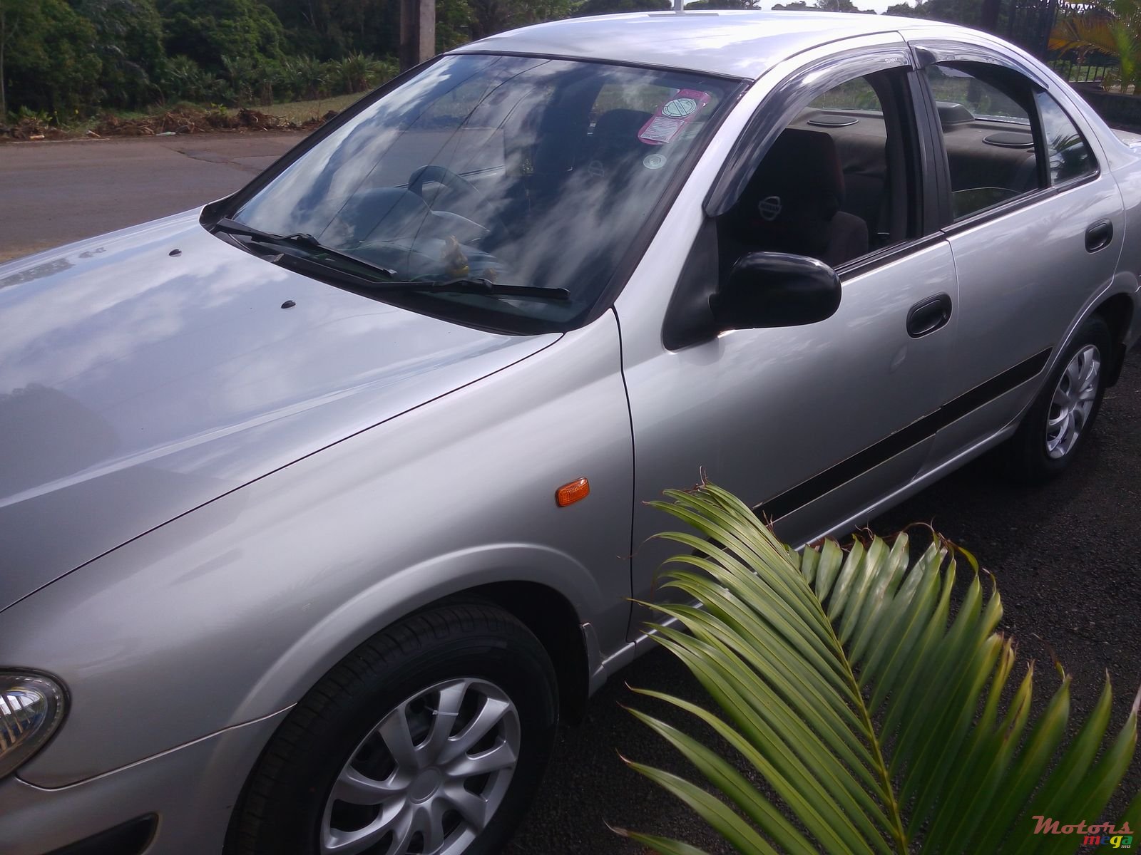 2001' Nissan Sunny photo #3