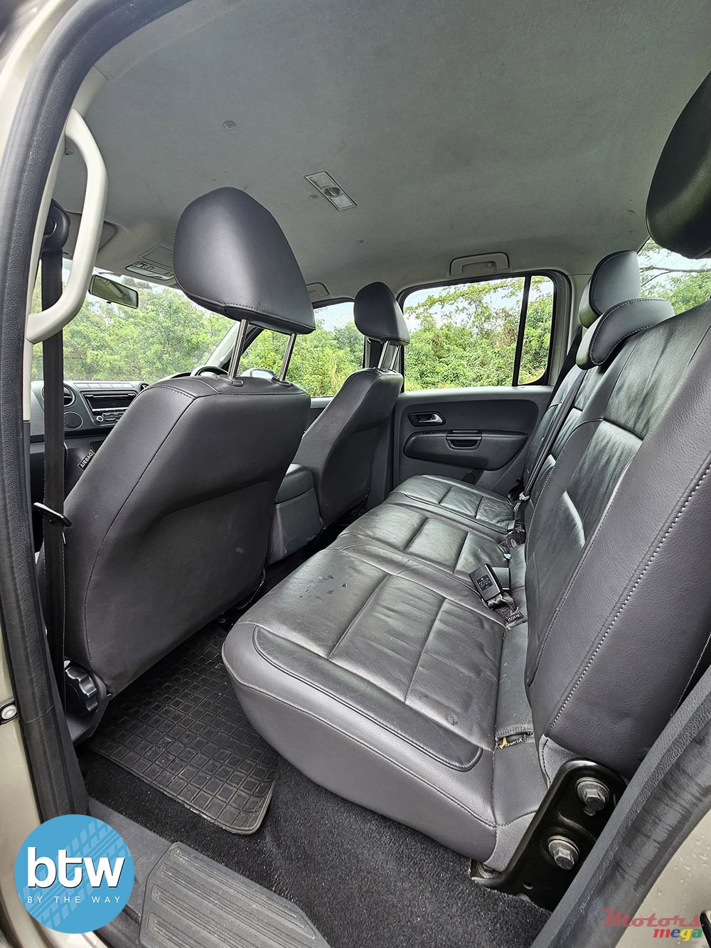 2014' Volkswagen Amarok 4 Motion photo #6