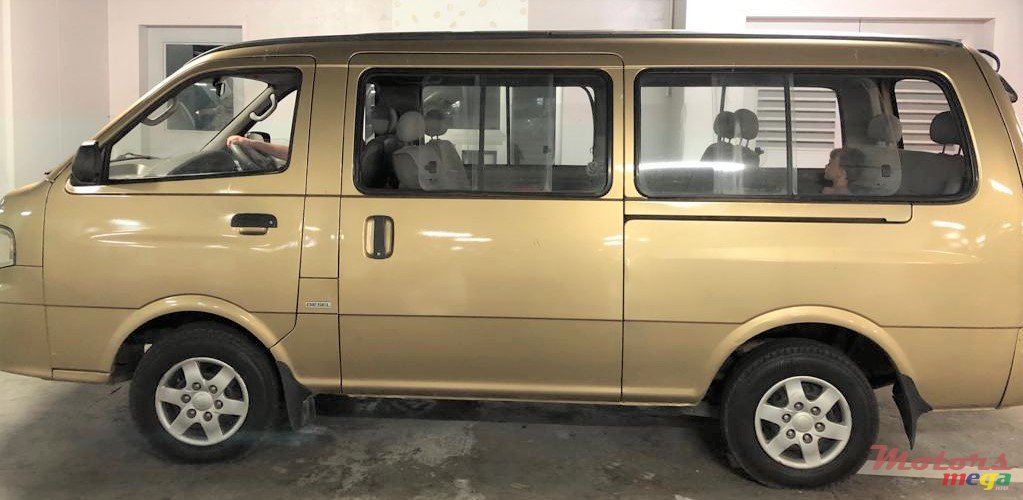 2005' Kia Pregio photo #1