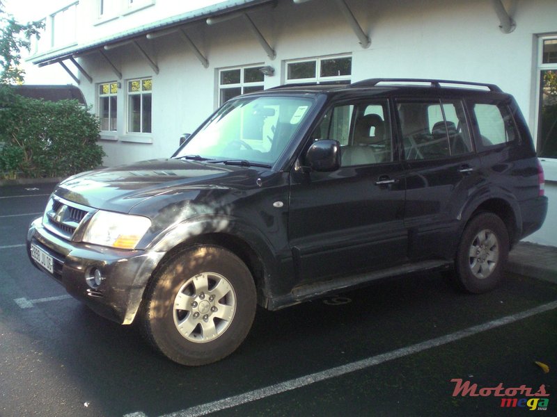 2006' Mitsubishi Pajero 4M40 photo #1